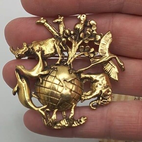 EARTH'S Animals of the World Brooch - Picture 7 of 7